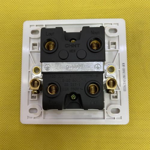 Công tắc 2 cực, 32A 250V, màu vàng